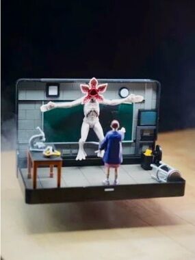 Netflix Stranger Things Eleven vs. Demogorgon Playset - Black & Red
